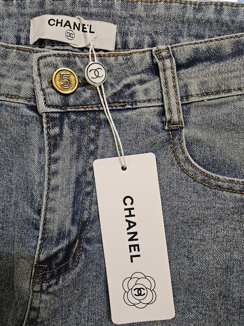 Light Blue High-Rise Women’s Jeans with Gold Button Accent